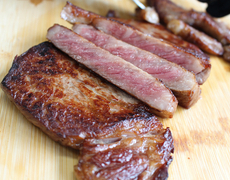 肉の切り方ひとつで激変！お肉博士が教える、近江牛の繊維を見極めて美味しく食べるコツ